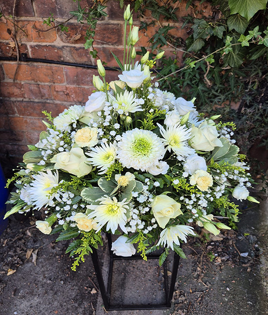 Simply Flowers Table Decoration 1